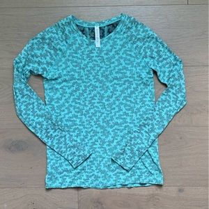 NWOT Athleta Momentum Top